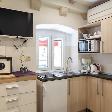 Central Old Town Apartments Дубровник Екстер'єр фото